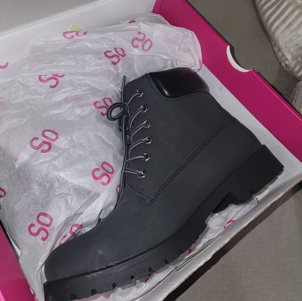 Boots - Picture 2 of 4